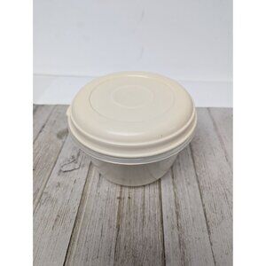 Vintage Rubbermaid Servin Saver #2 Round 4 Cup Food Container Almond Lid - 1